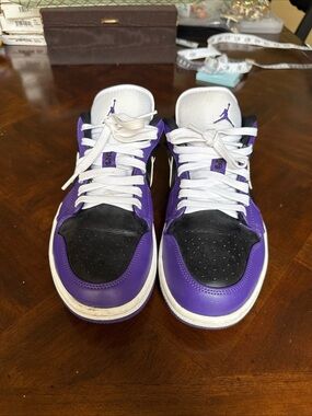 Jordan’s Retro Purple & Black Leather #553558-501 size 8